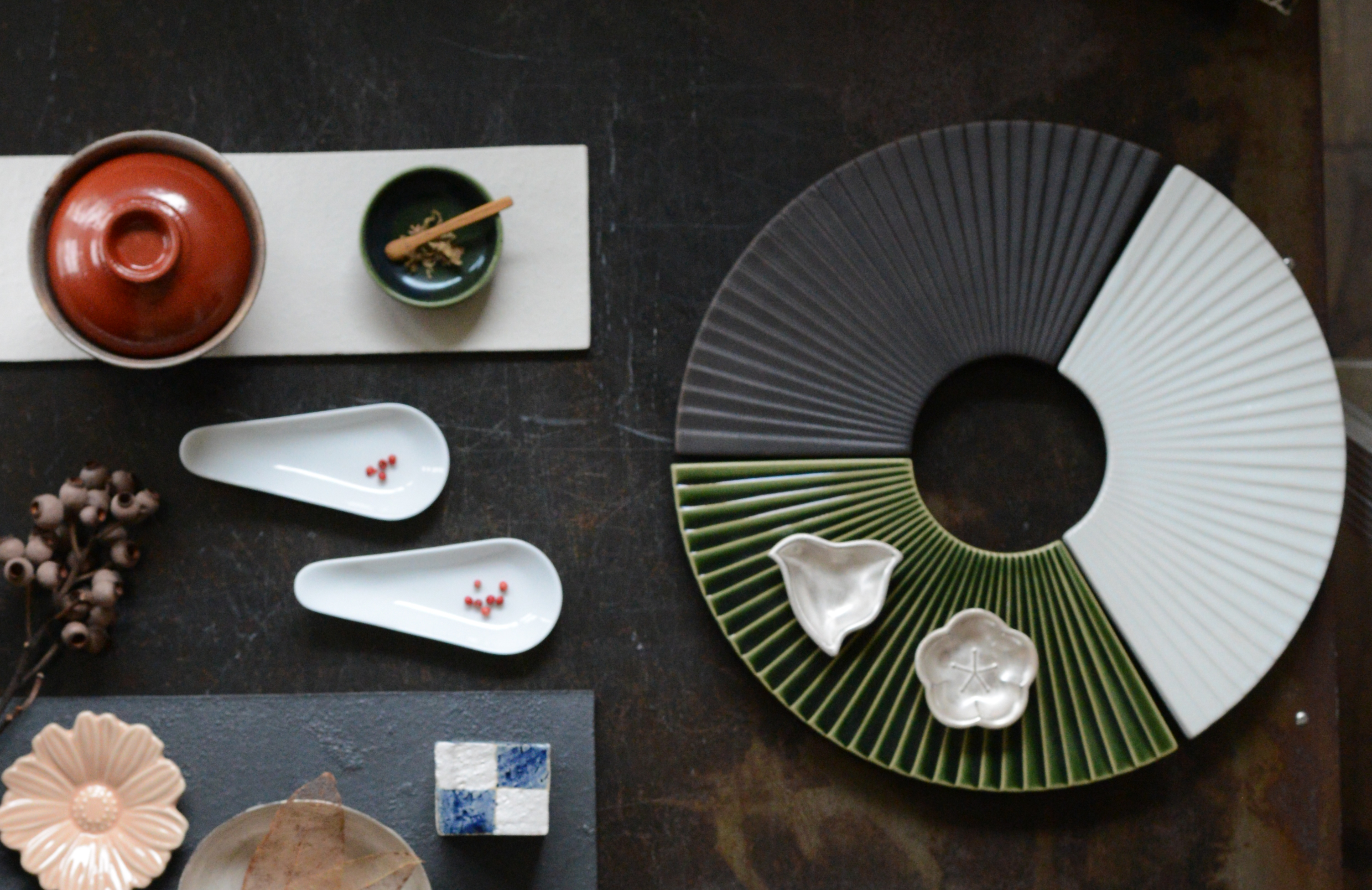 皿・プレート :: 27cm以上 :: タッカ 扇皿 - マルミツウェブストア