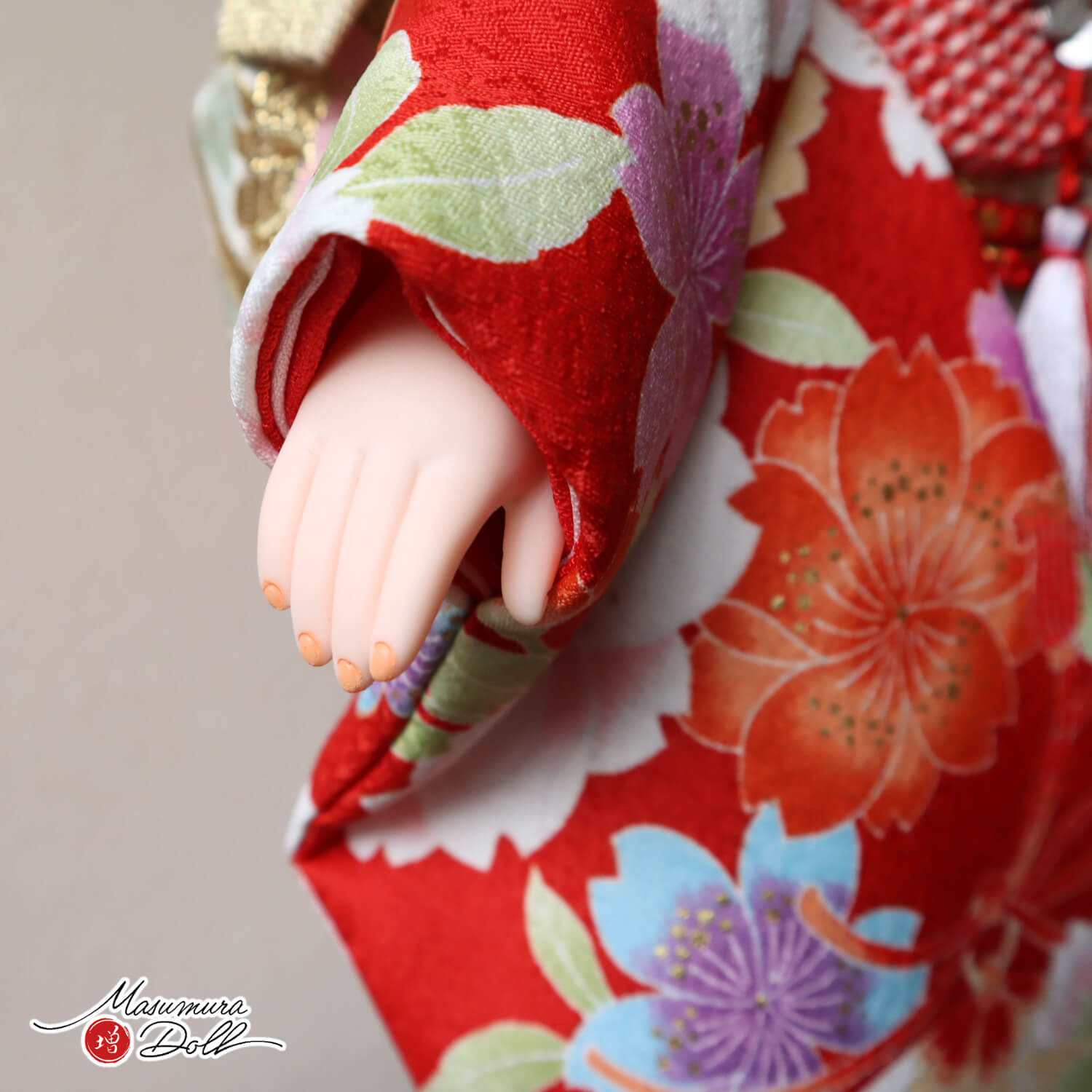 新作 市松人形 小出松寿作10号 京友禅「桜尽くし」赤衣装 かわいい