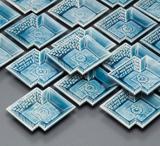 鍋島色絵青海波牡丹文七寸皿 | 商品詳細 東洋古陶磁の前坂晴天堂