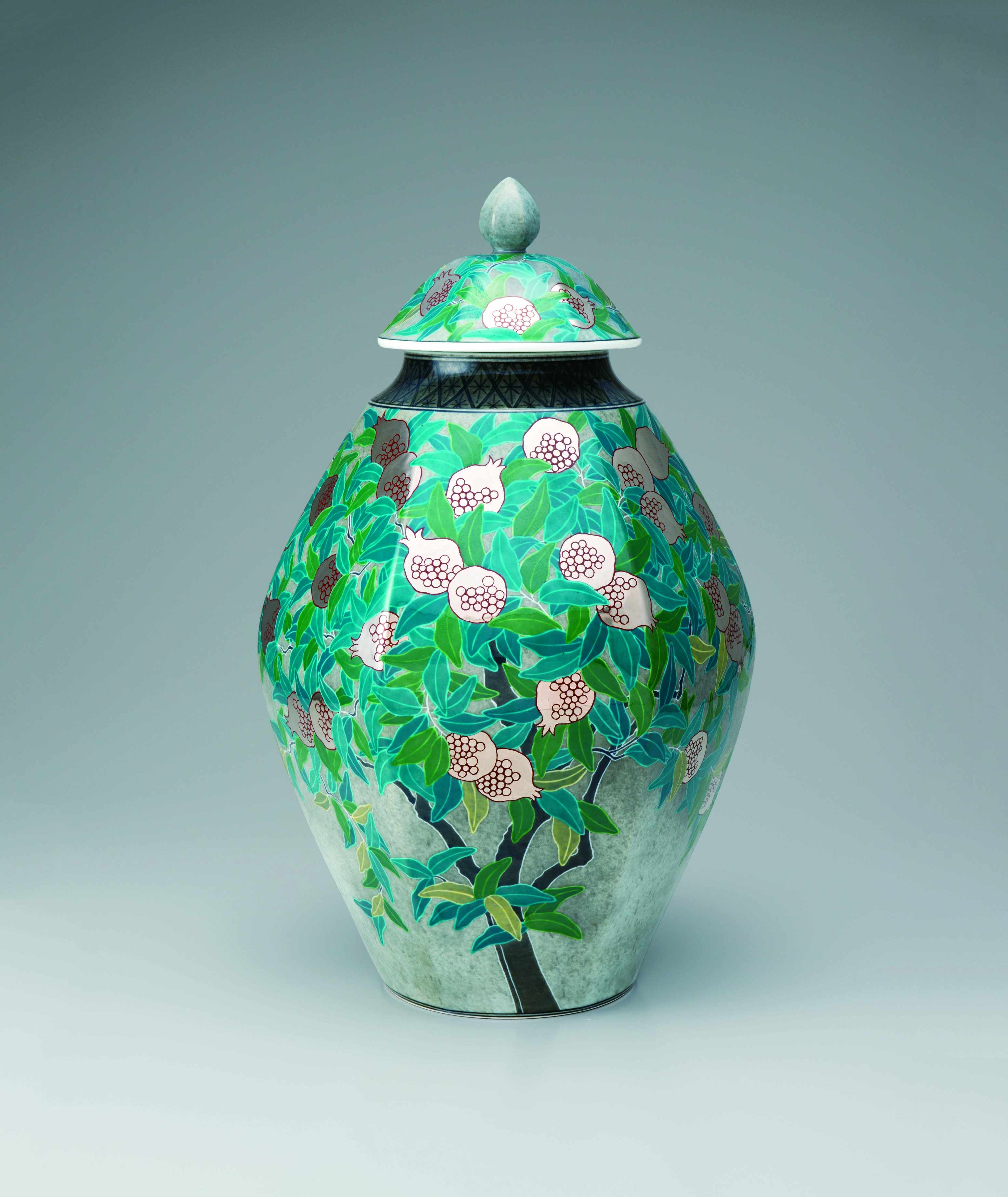 色鍋島桃絵松右衛門の作品です写真17枚です 色鍋島桃絵