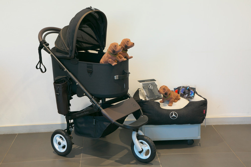 外出時でも自宅のようにペットがくつろげる…メルセデス純正グッズを