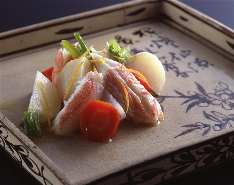 乾山銹絵桃図角皿 - MIHO MUSEUM