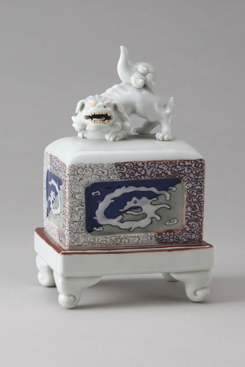 佐世保 平戸三川内焼 白磁鯉図水指（漆塗り蓋付き） 佐世保 平戸三川内