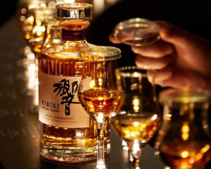 響 21年 ウイスキー サントリー 箱付 700mlの通信販売