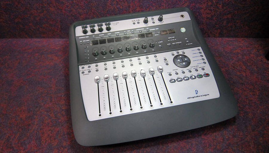 現行003には無いワイルドで図太い音とスタンドアローン・ミキサー機能