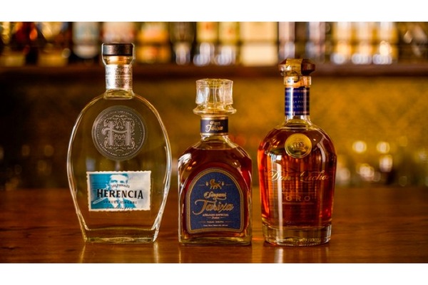 ボリビアの蒸留酒「シンガニ」の各ブランドの最上級ランクが販売