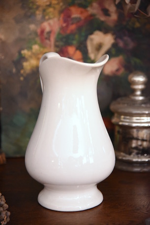 滑らかなカーブが美しい水差し BOCH LA LOUVIERE