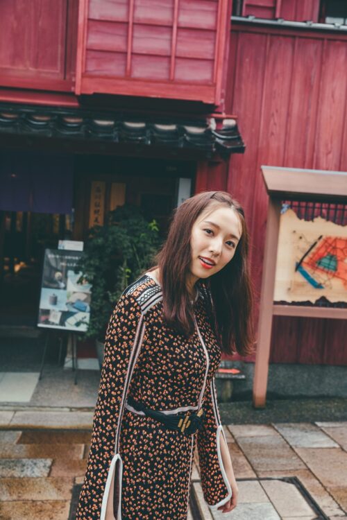 写真】乃木坂46「美脚女王」新内眞衣の卒業記念写真集から未公開カット