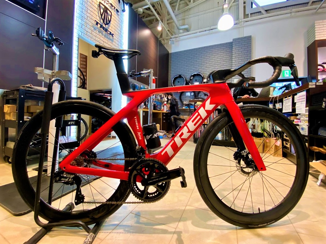 TREKレッド スポーツサイクル Xindaサドル Wellgoペダル TREK