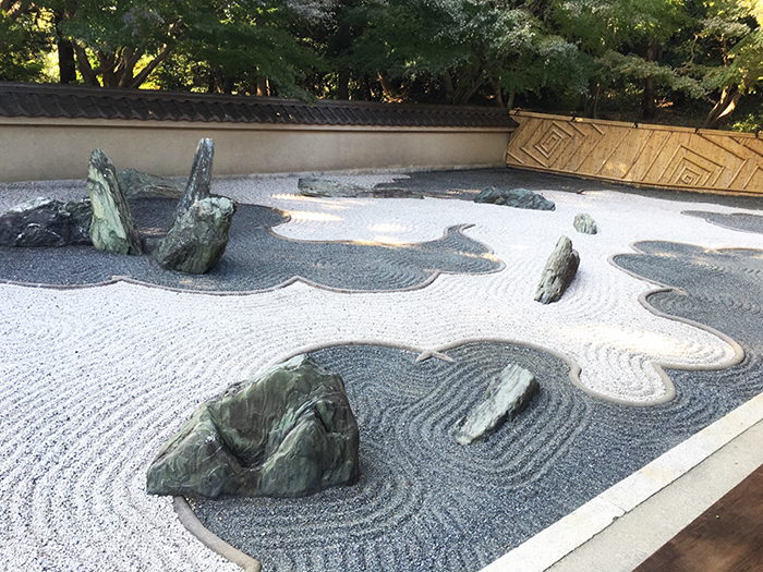 雲間を泳ぐ龍は優雅か、それとも猛々しい？東福寺・龍吟庵 | Niwasora