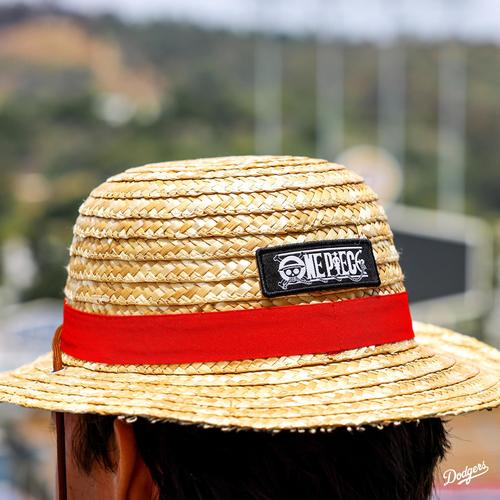 ルフィーの麦わら帽子だ！」ドジャース公式、ONE PIECEナイトのグッズ