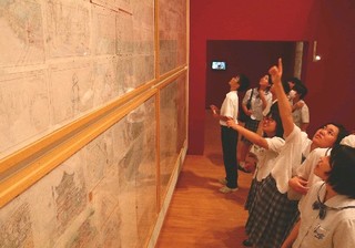 千と千尋の神隠し」のレイアウトが壁一面に展示されている「スタジオ