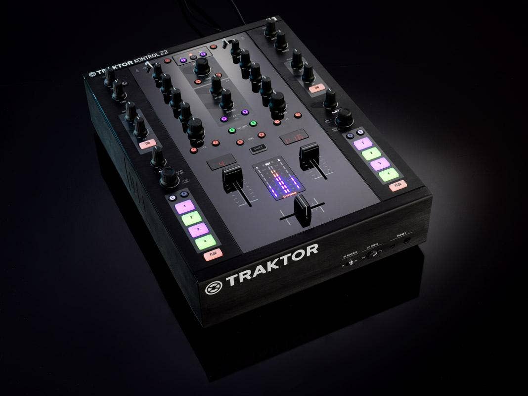 TRAKTOR KONTROL Z2 コントローラー