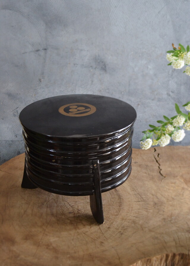 漆器 行器 外居 円筒型 4本脚 蓋付き 年代物アンティーク品