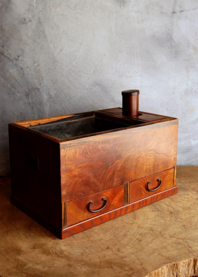 ずっしりとした重厚感 天然木 瘤 切り株 火鉢 木製 レトロ 工芸品 骨董品