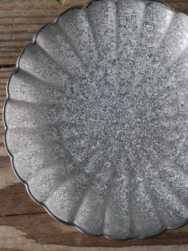 陶悦窯 菊4.5寸皿 黒柚子銀塗り