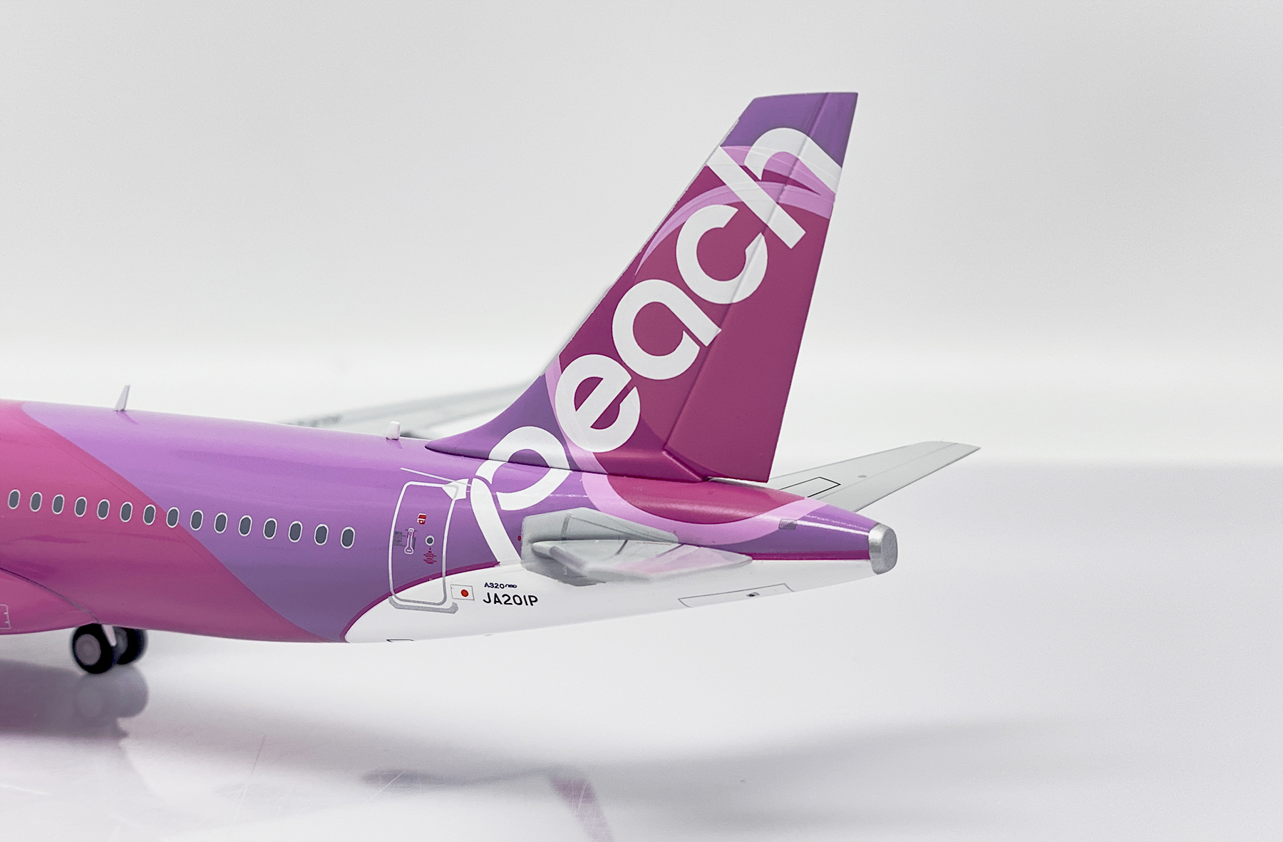 ScaleModelStore.com :: JC Wings 1:200 - EW232N005 - Peach Aviation