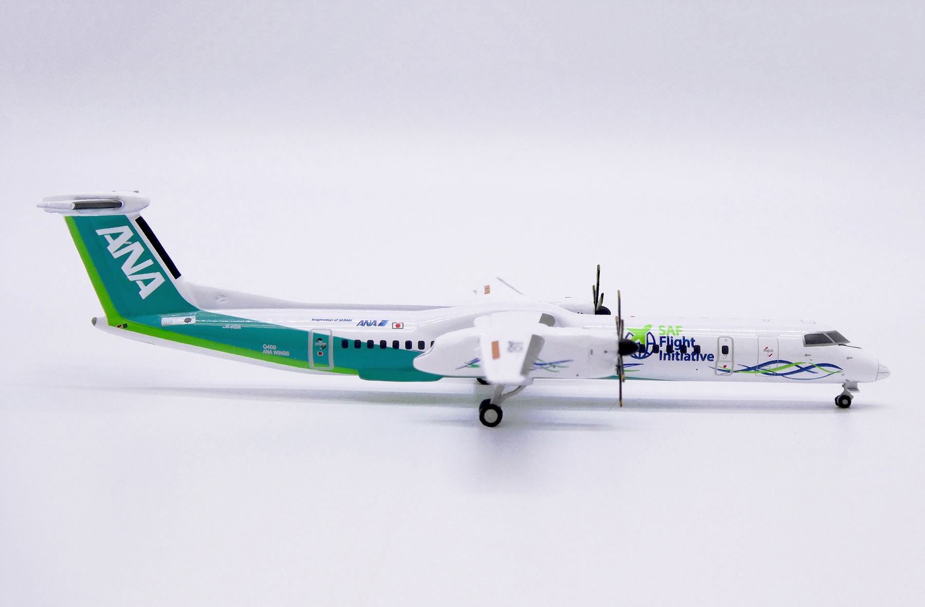 ANA全日空 DHC-8-400 JA845A 1/200 ANA全日空 DHC-8-400 JA845A 1/200