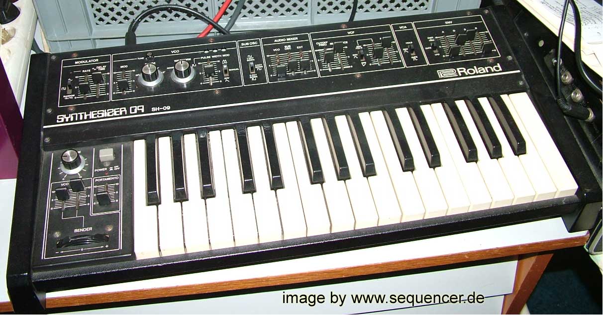 Roland SH09 Analog Synthesizer
