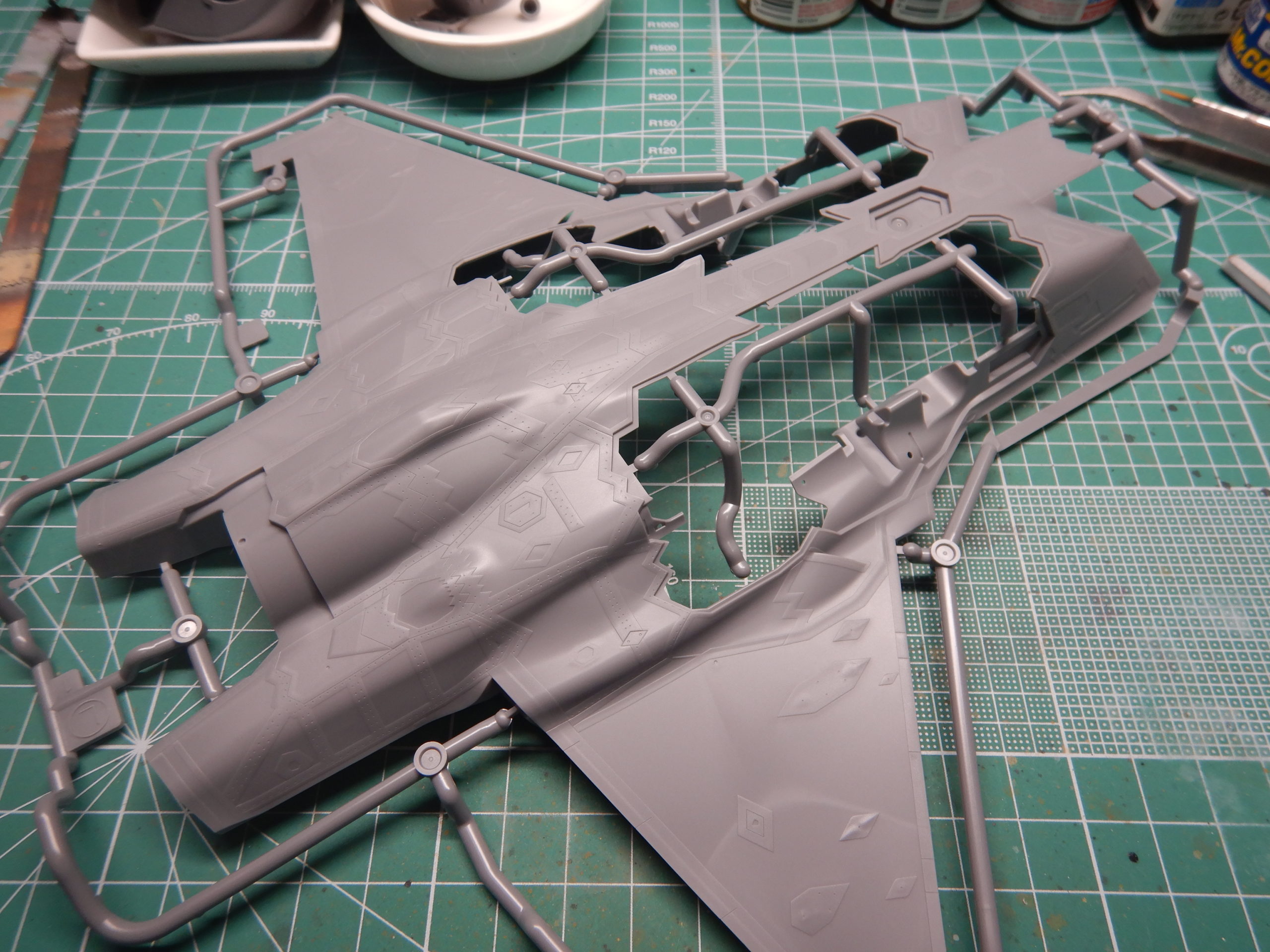 タミヤ 1/48 ロッキード マーチン F-35A ライトニングII | 手動式模型工作