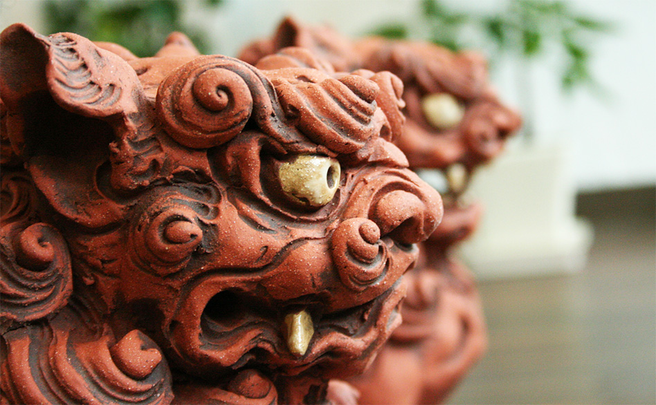 赤いシーサー瓦 沖縄産 レア 琉球 守り神 鬼瓦 縁起物 破邪 シーサー