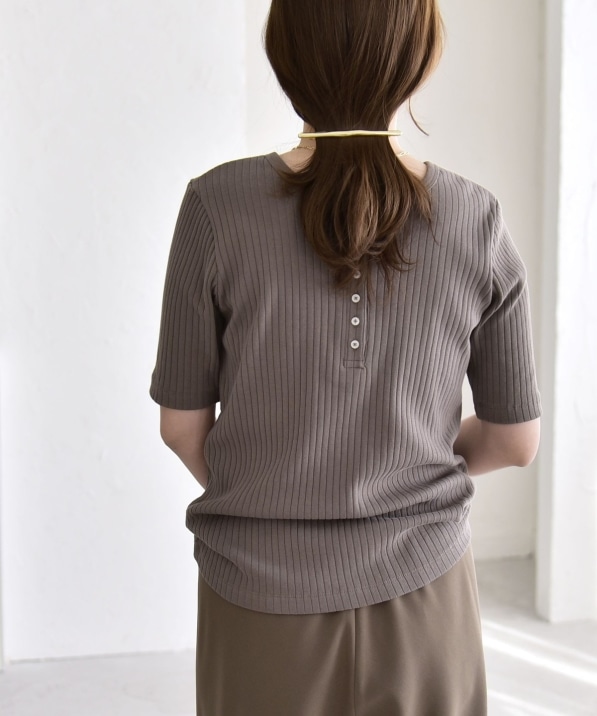 予約》quaranciel:〈洗濯機可能〉テレコ リブ 2way ヘンリーネック TEE