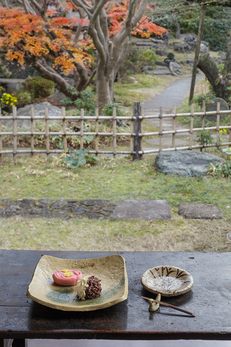 魯山人 秋草彫緑釉壷 魯山人 秋草彫緑釉壷 【公式通販】