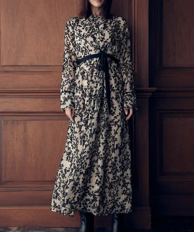 Lサイズ】Back embroidery flared dress etoll.（エトル）のレンタル