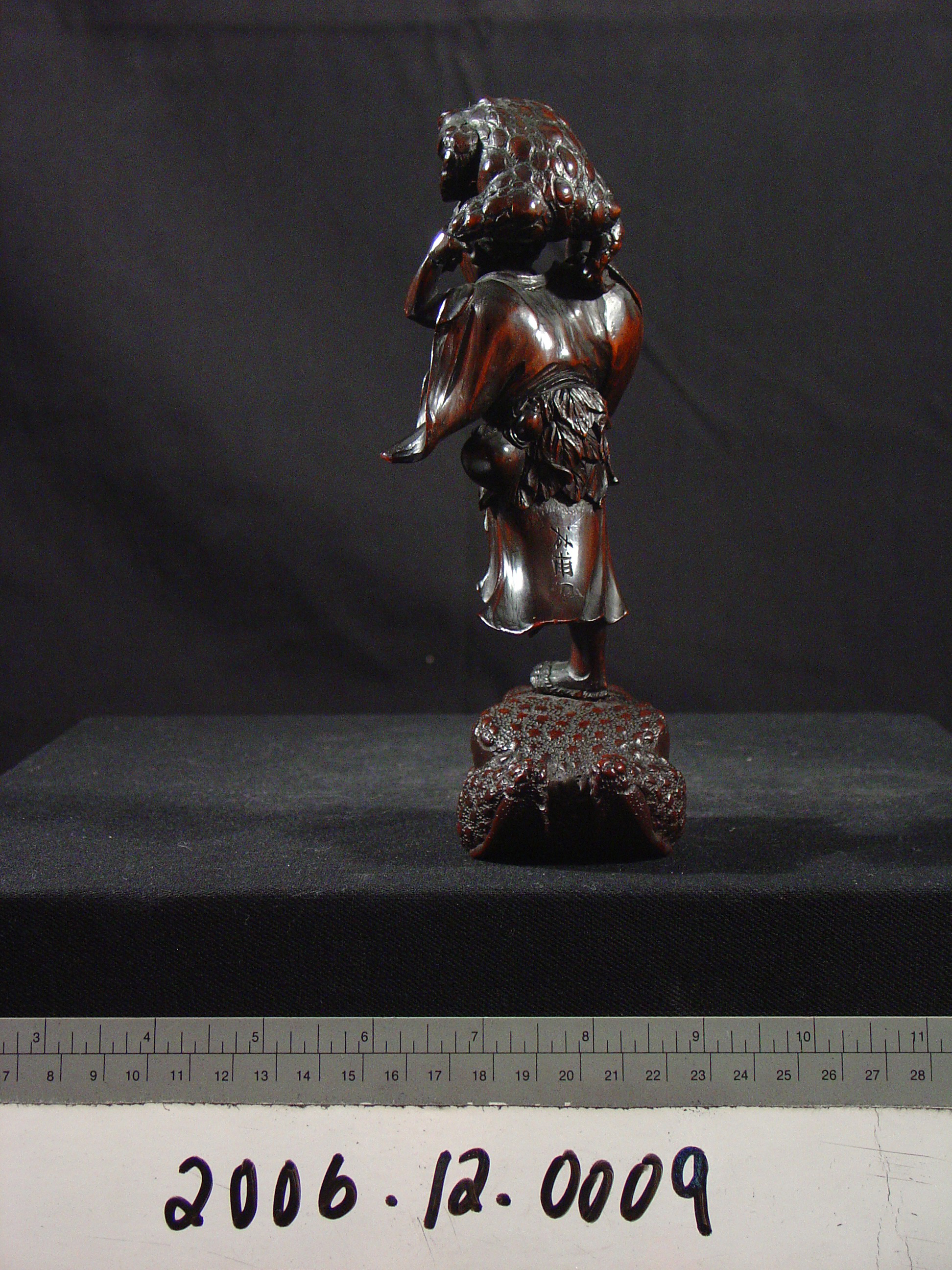 Okimono: Gama Sennin, Daoist Holy Man, Search the Collection