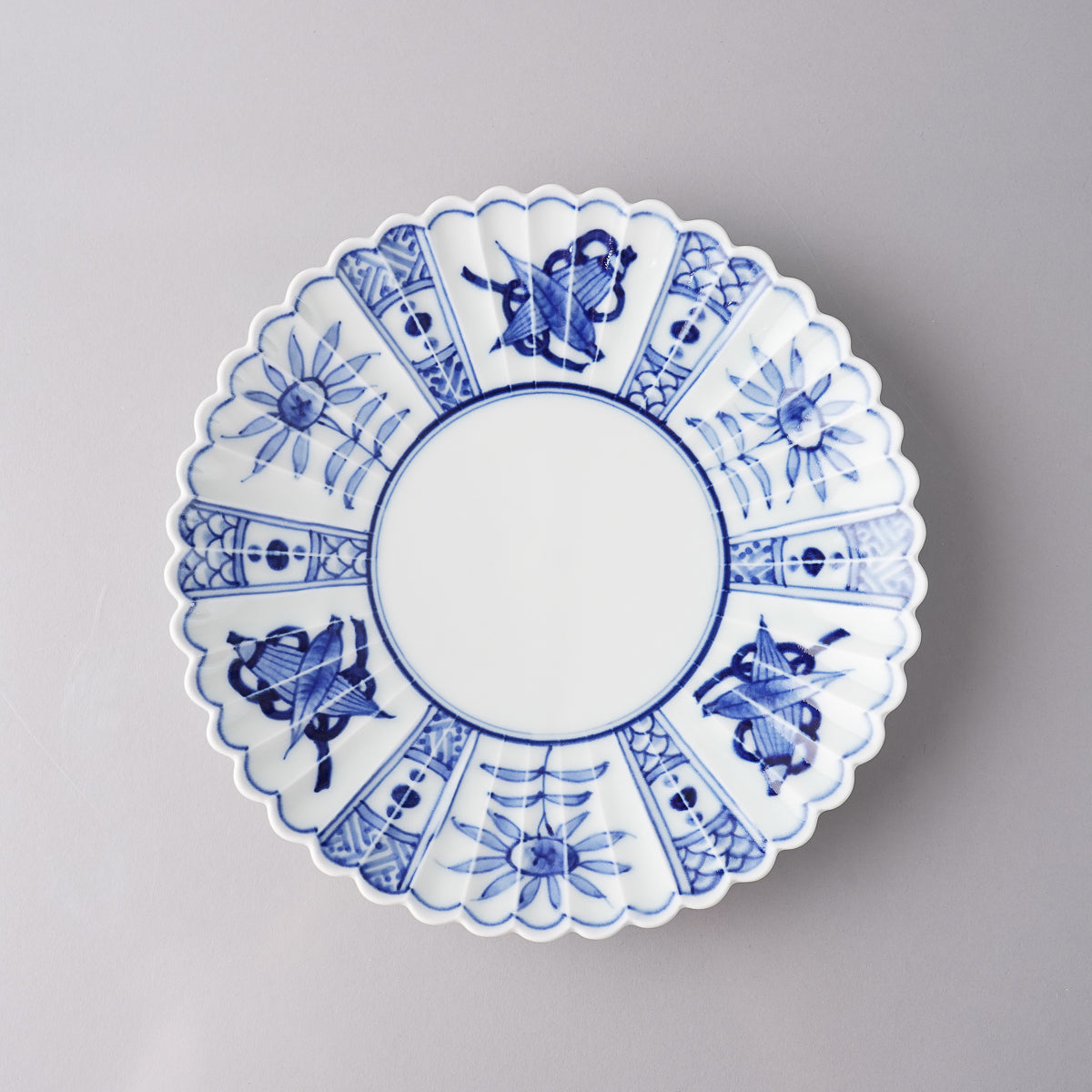 有田焼 白磁 菊花皿 21cm 梶謙製磁社の通販｜Studio1156 – 【公式