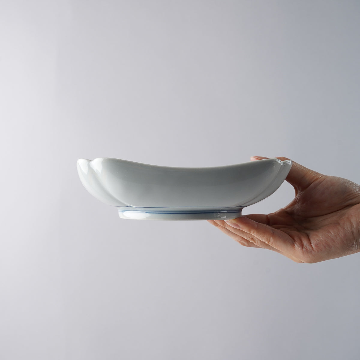 共箱・真作保証新品未使用 染付牡丹唐草文印合 藤井