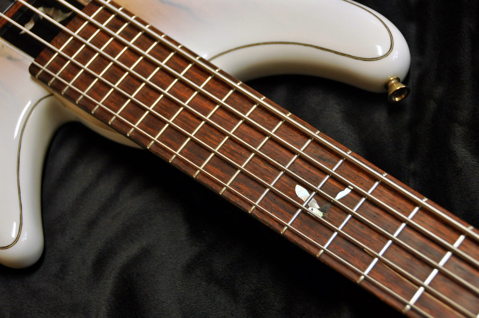 NB5 / Basses : Sugi Japan - Sugi Guitars / スギギター