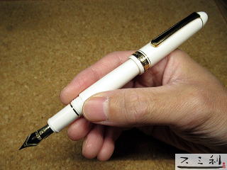 プラチナ ＃3776センチュリー シュノンソーホワイト スミ利で好評