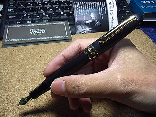 プラチナ ＃3776純金肥後象嵌万年筆「サクラ」「イチョウ」新発売！