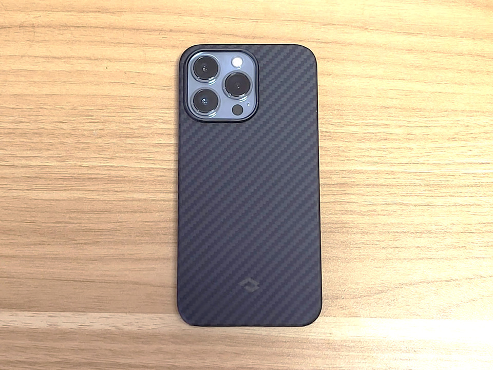 Apple iPhone 13 ミッドナイト 本体 pitaka ケース付 iPhone 13