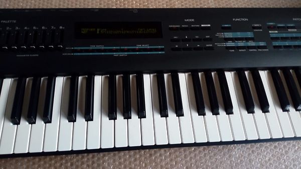 ROLAND JV-90 SYNTH 76 KEYS JV90 - RARE – Synthcloud
