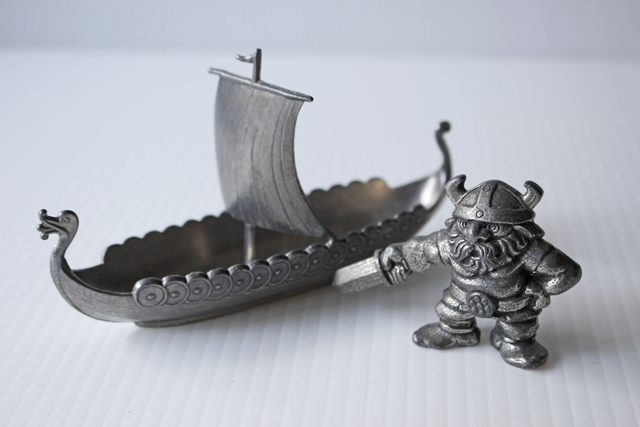 アンティーク】ノルウェー・バイキング船 金属製の小物入れ