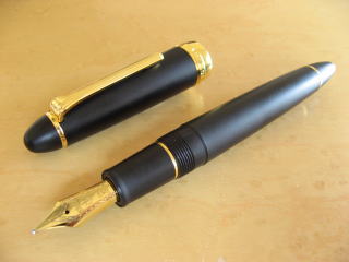 セーラープロフィット18K 梨地軸中字