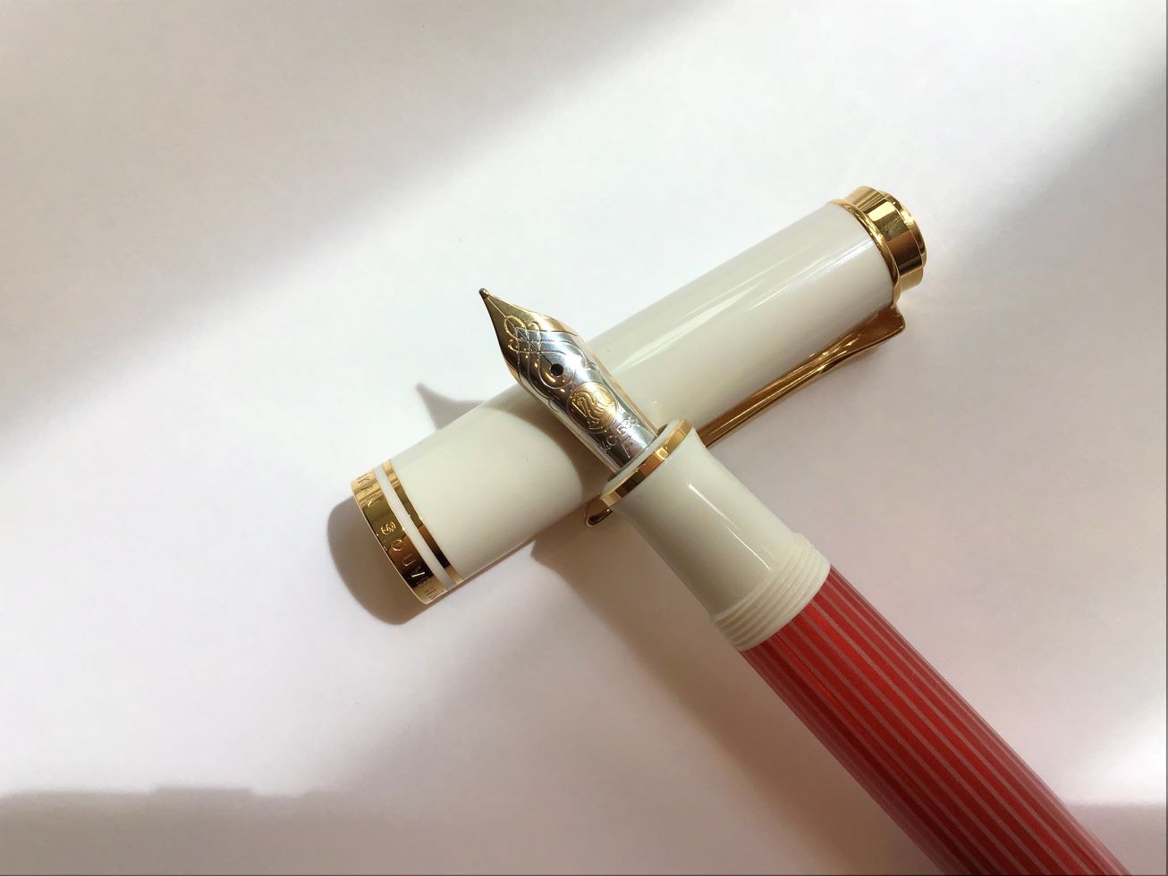 Pelikan（ペリカン）万年筆 スーベレーン M600 レッドホワイト 限定