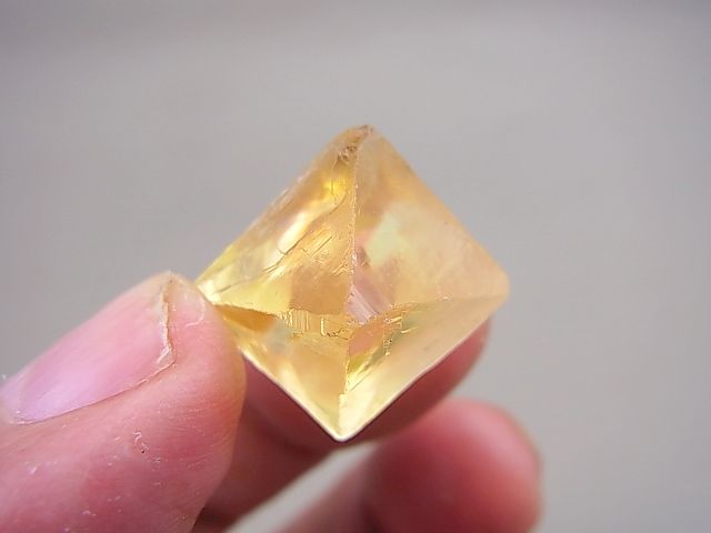 黄色と紫色フローライト 二重層八面体黄色蛍石 【公式通販】