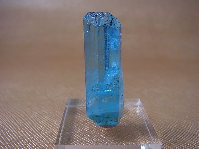 ジェムグレード宝石需要品質：ベトナム産アクアマリン柱状結晶原石