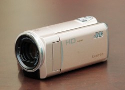 高感度で暗いシーンもきれいに撮れる － プロカメラマン川村容一が迫る