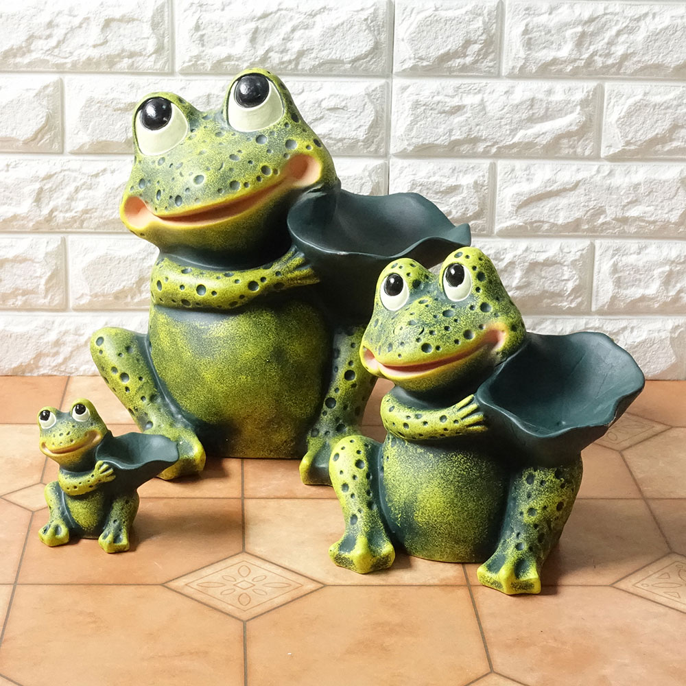 おばあさんとカエル 置物 おばあさんとカエル 置物 おばあさんとカエル