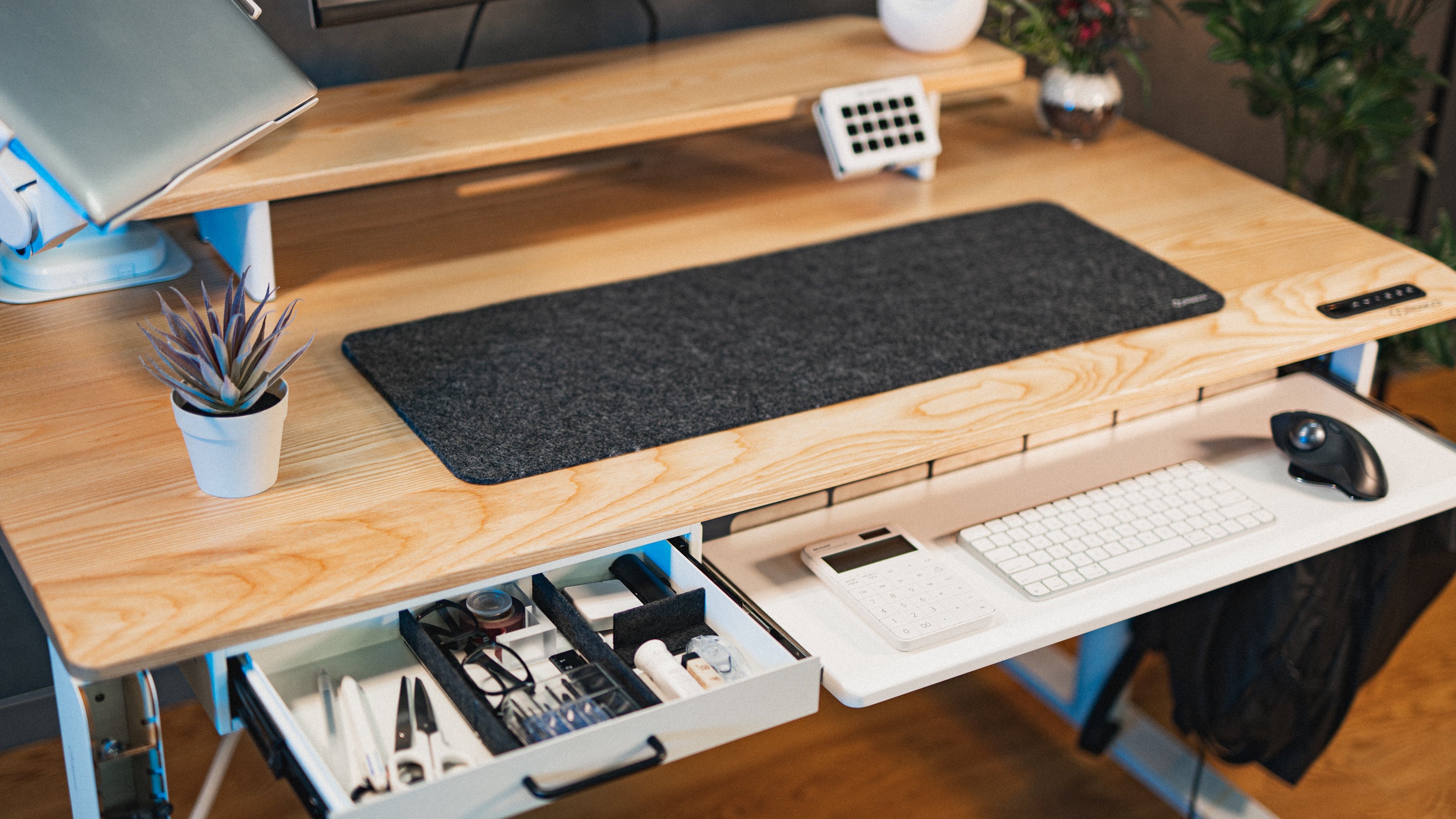 キーボードトレイ