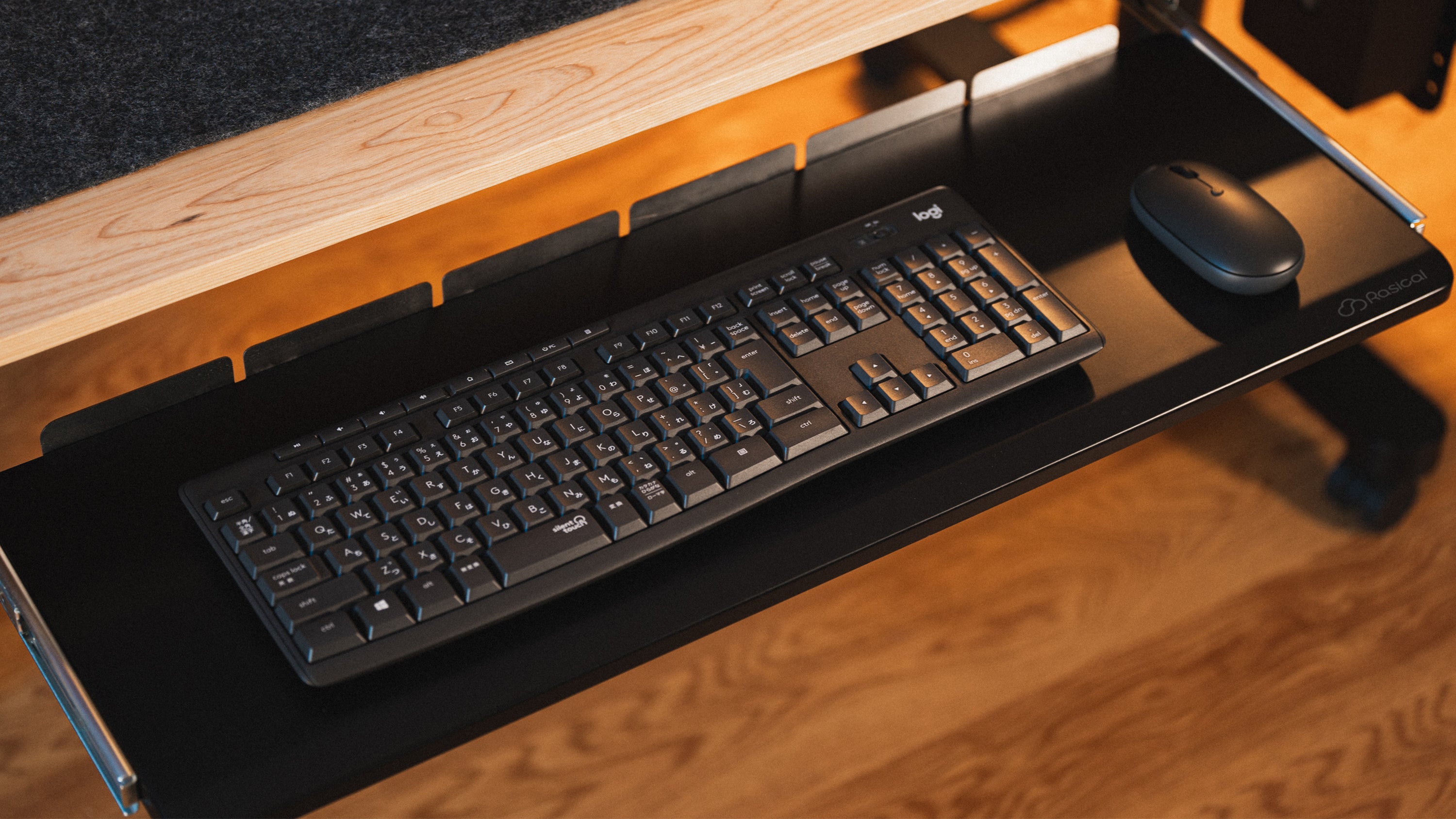 キーボードトレイ