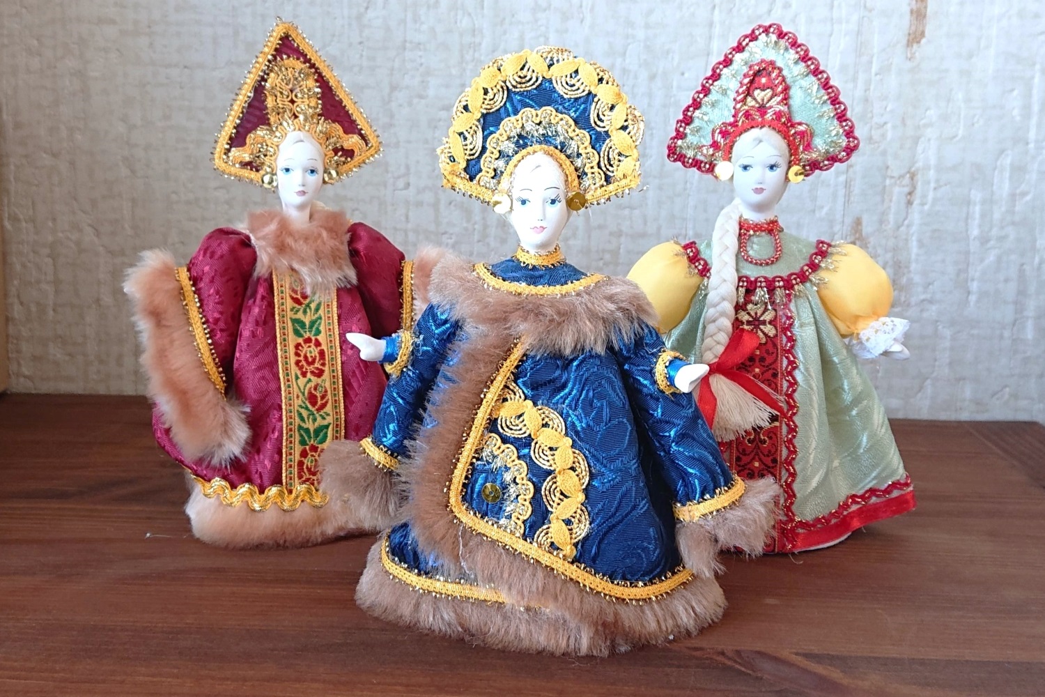 カラフル！ロシア民族衣装人形 Mサイズ /17～19cm