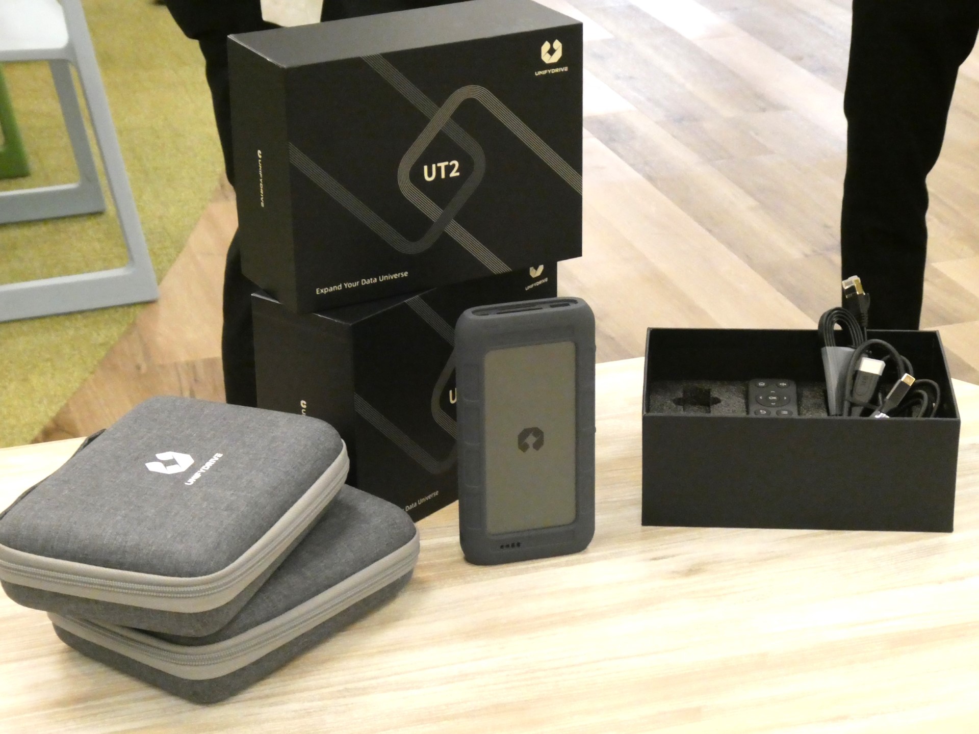 UnifyDrive UT2 ポータブルNAS ユニファイドライブ UnifyDrive UT2