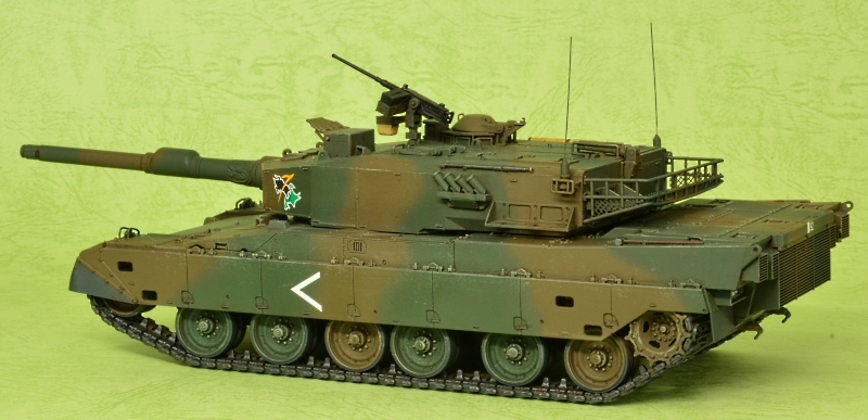 タミヤ 駐屯地 1/35 陸上自衛隊 90式戦車 デジタル迷彩完成品 タミヤ1/