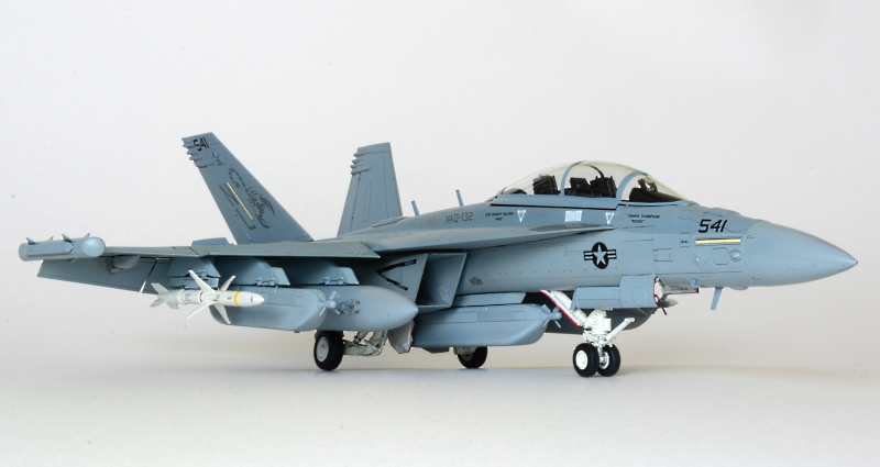 ボーイング EA-18G グラウラー (MENGモデル 1/48)＞飛行機プラモデルの