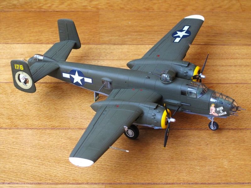 ハセガワ 1/72 B-25 飛行状態完成品 ハセガワ 1/72 B-25 飛行状態